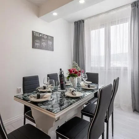 Апартаменты Jamblip - Two Bedroom With Balcony