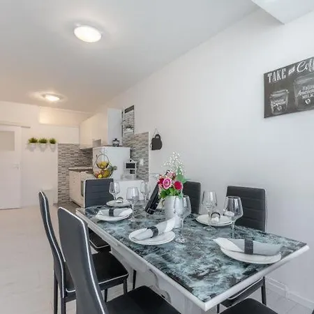 Апартаменты Jamblip - Two Bedroom With Balcony Сплит