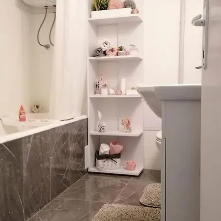 Jamblip - Two Bedroom With Balcony *