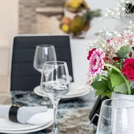 Jamblip - Two Bedroom With Balcony