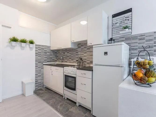 Jamblip - Two Bedroom With Balcony Split