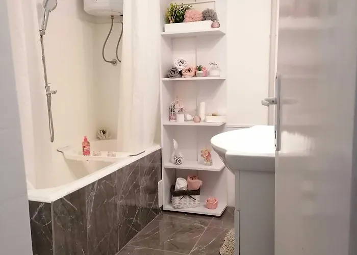 Jamblip - Two Bedroom With Balcony