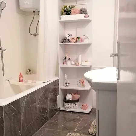 Jamblip - Two Bedroom With Balcony